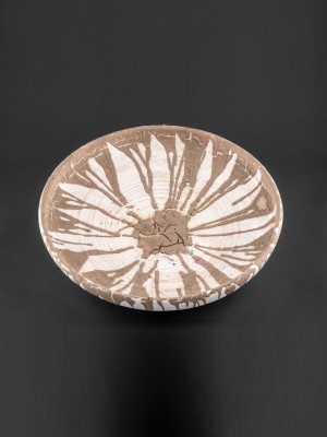 Csurgatott tál (barna alap)