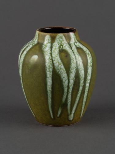 Csurgatott kis váza